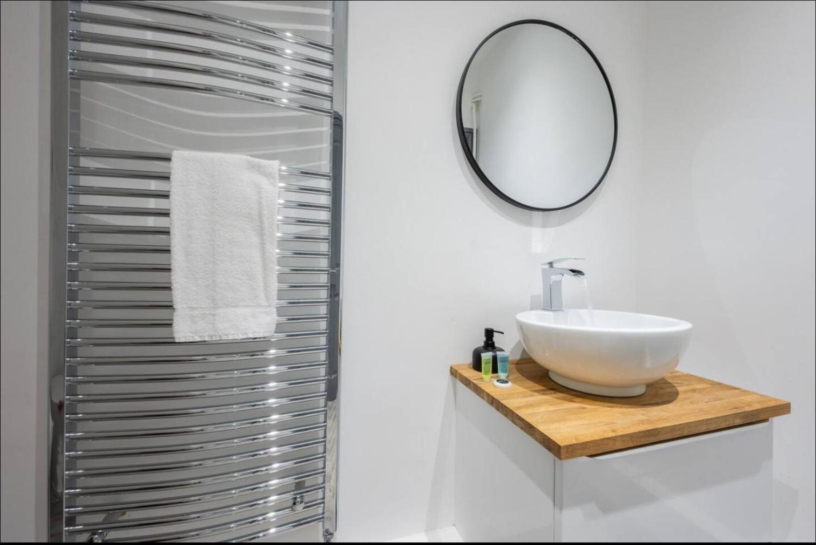 Stunning One Bedroom Apartments Near Shops & Central Кардіфф Екстер'єр фото