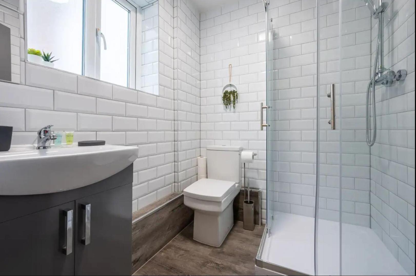 Stunning One Bedroom Apartments Near Shops & Central Кардіфф Екстер'єр фото
